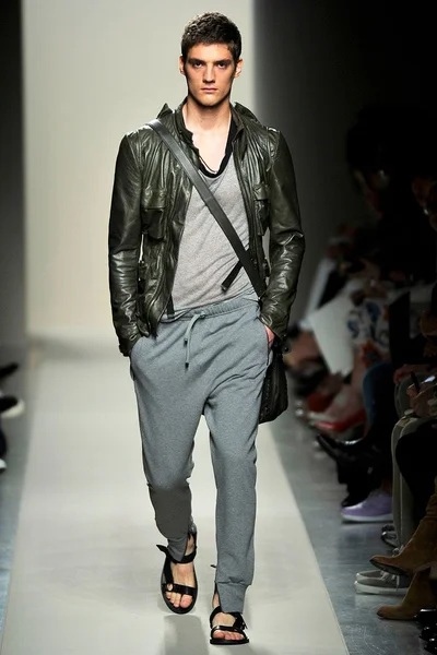 Look 27
